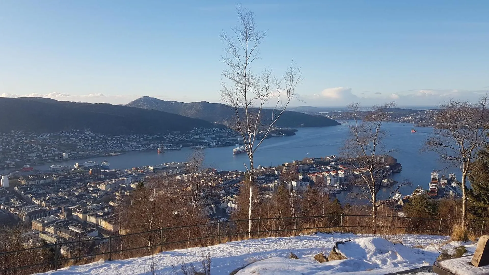 Nydelig Hus Med Privat Hage Og Fantastisk Utsikt Over Fisketorget, Bryggen Og Bergen Sentrum Apartamento
