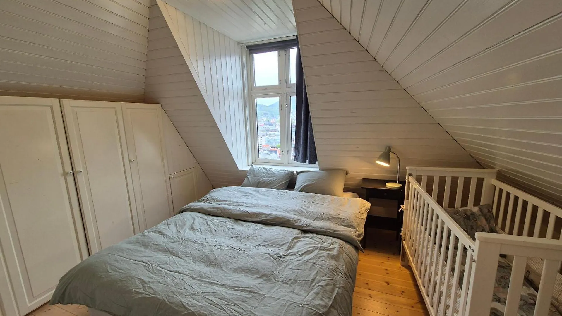 Nydelig Hus Med Privat Hage Og Fantastisk Utsikt Over Fisketorget, Bryggen Og Bergen Sentrum 0*,  Noruega