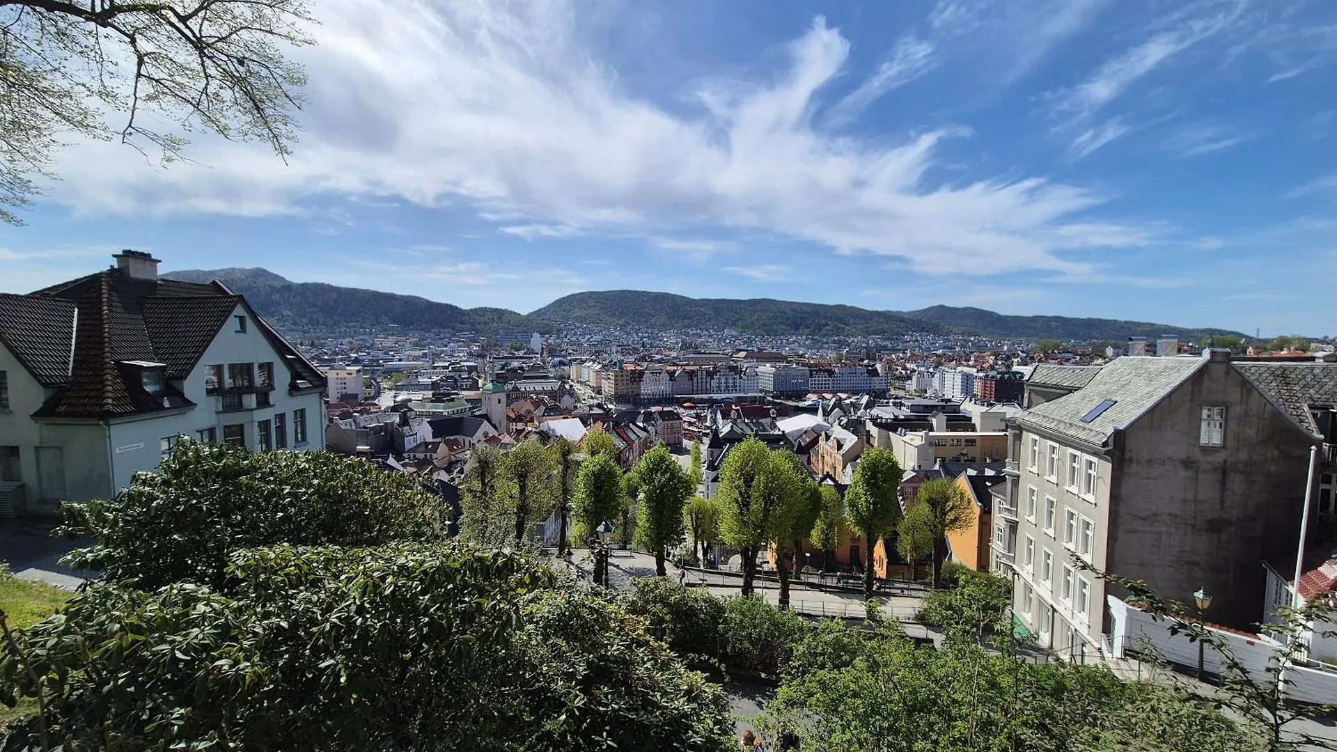Nydelig Hus Med Privat Hage Og Fantastisk Utsikt Over Fisketorget, Bryggen Og Bergen Sentrum