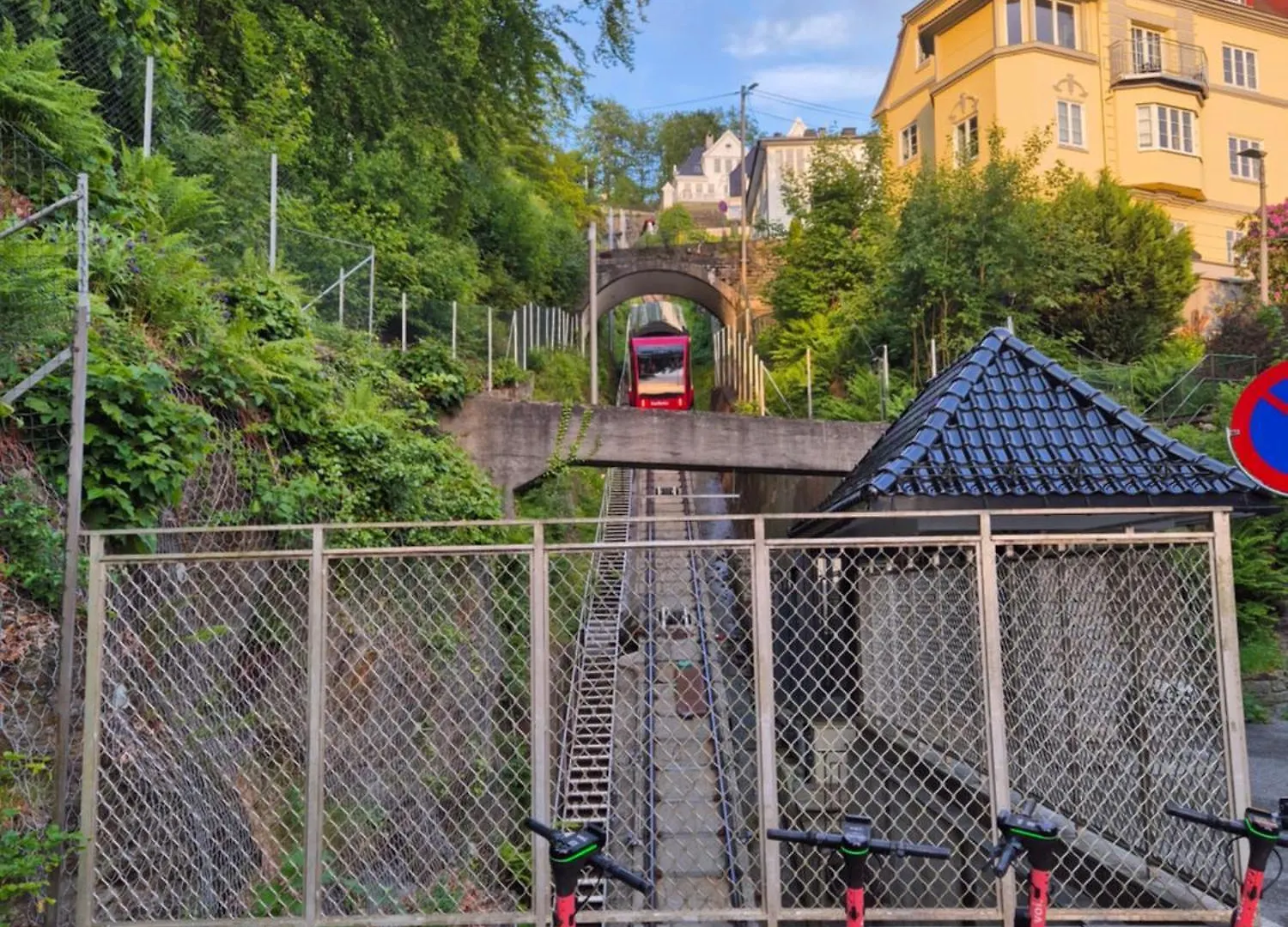 Nydelig Hus Med Privat Hage Og Fantastisk Utsikt Over Fisketorget, Bryggen Og Bergen Sentrum Noruega