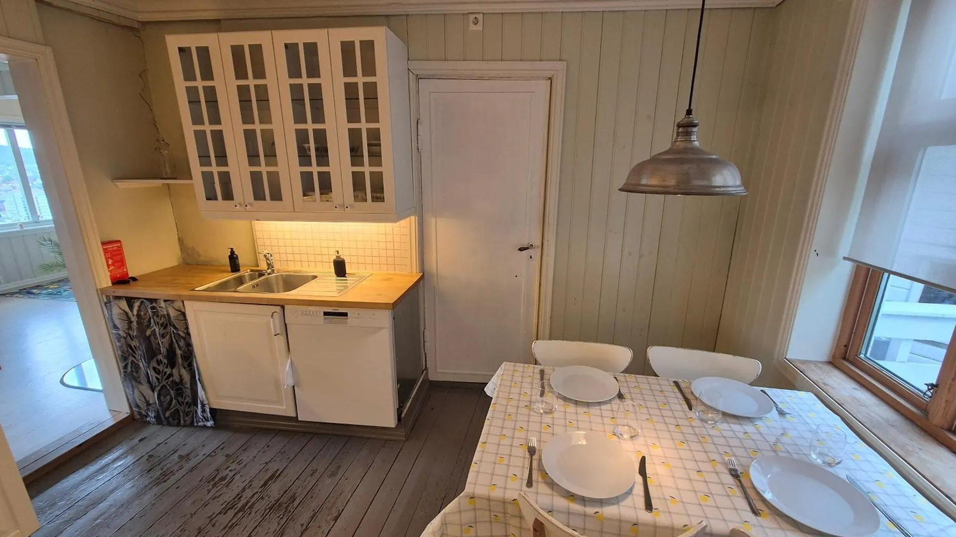 Nydelig Hus Med Privat Hage Og Fantastisk Utsikt Over Fisketorget, Bryggen Og Bergen Sentrum 0*,
